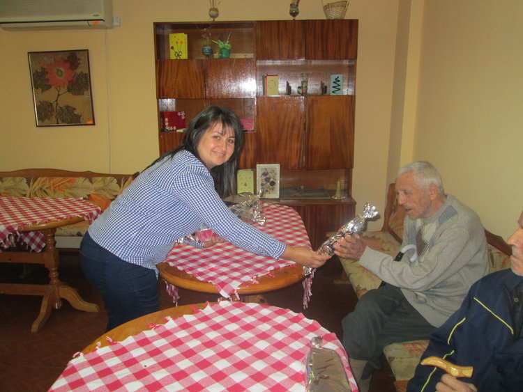 Възрастни хора от Кърджали с благодарност към НОИ