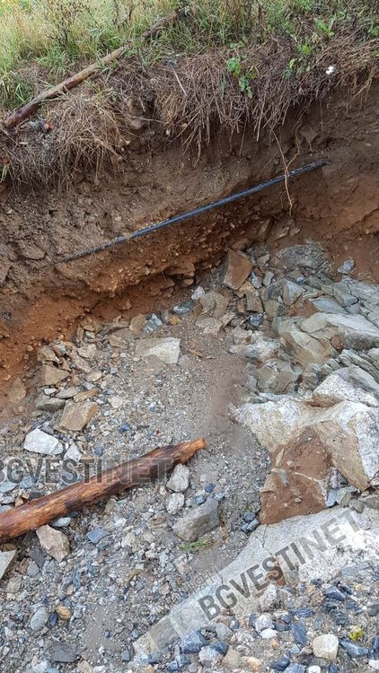 Дъждовете изровиха пътища в Рудоземско, село откъснато от света