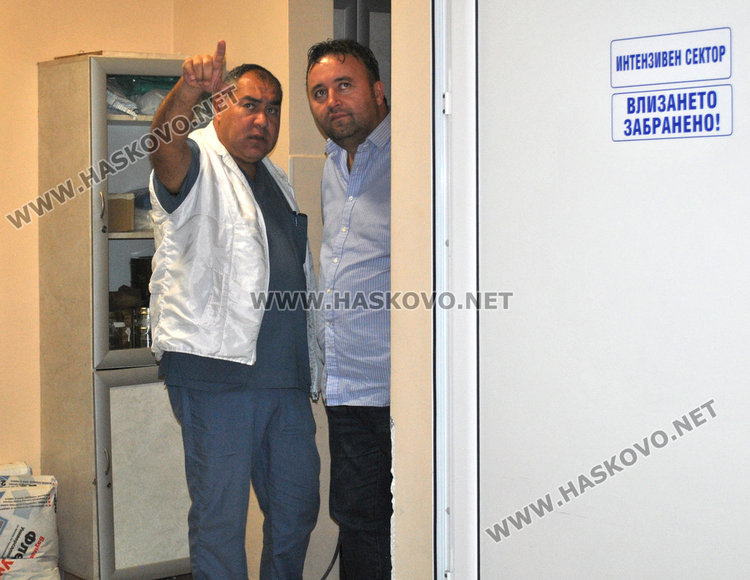 Д-р Георги Гелов (вляво)