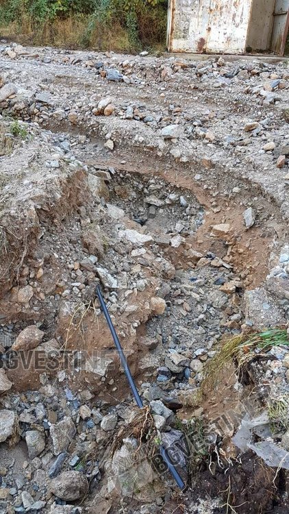 Дъждовете изровиха пътища в Рудоземско, село откъснато от света