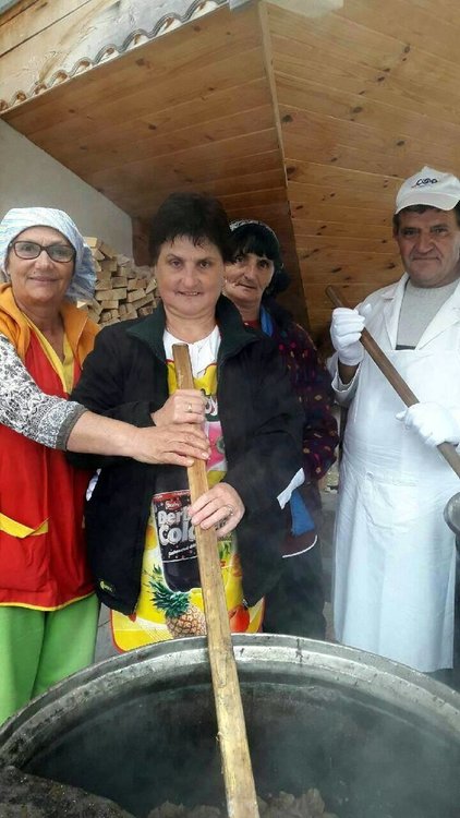 Четири деца, църква и джамия с помощ от даренията от общоградския курбан на Чепеларе