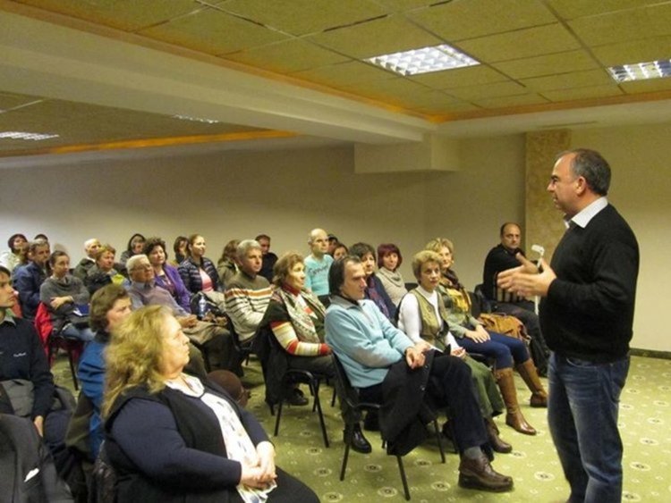 Духовният лечител Никола Стоянчев ще гостува в Димитровград в дните 14 и 15 октомври 2017 година.