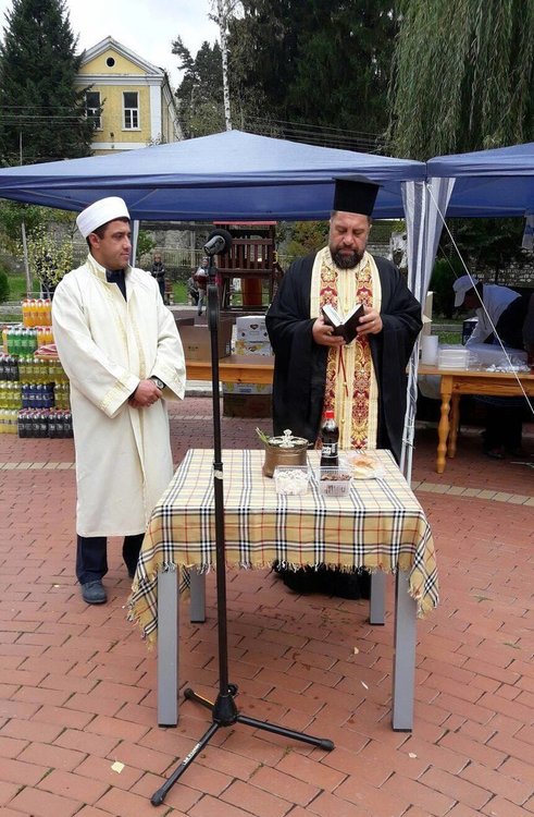 Четири деца, църква и джамия с помощ от даренията от общоградския курбан на Чепеларе