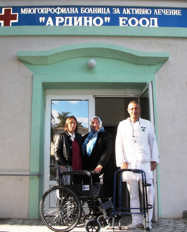 Изселничка от Бурса дари инвалидна количка на болницата в Ардино
