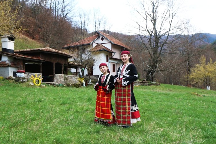 Елис и Ая от село Войкова лъка, Рудоземско