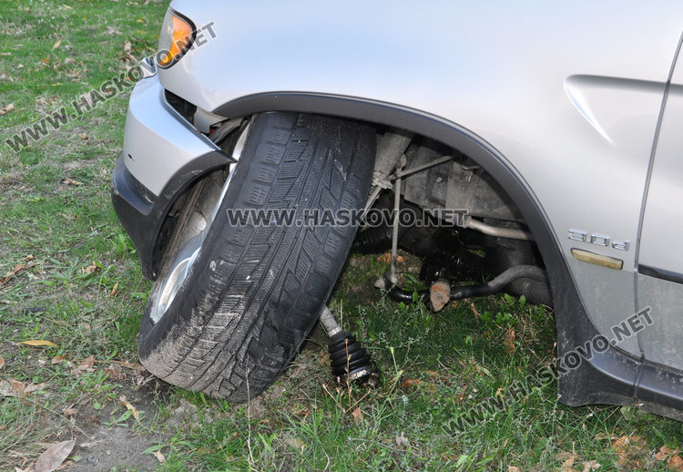 Мистериозно: зарязаха катастрофирал джип БМВ в Бадема