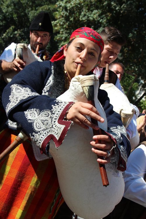 Няма песен в Родопите без гайда