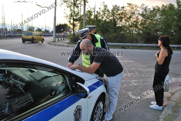 Варненско Рено засече пикап с торти