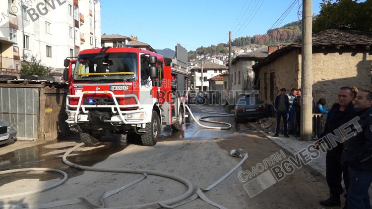 Незаконни бараки вдигнаха на крак пожарната в Смолян