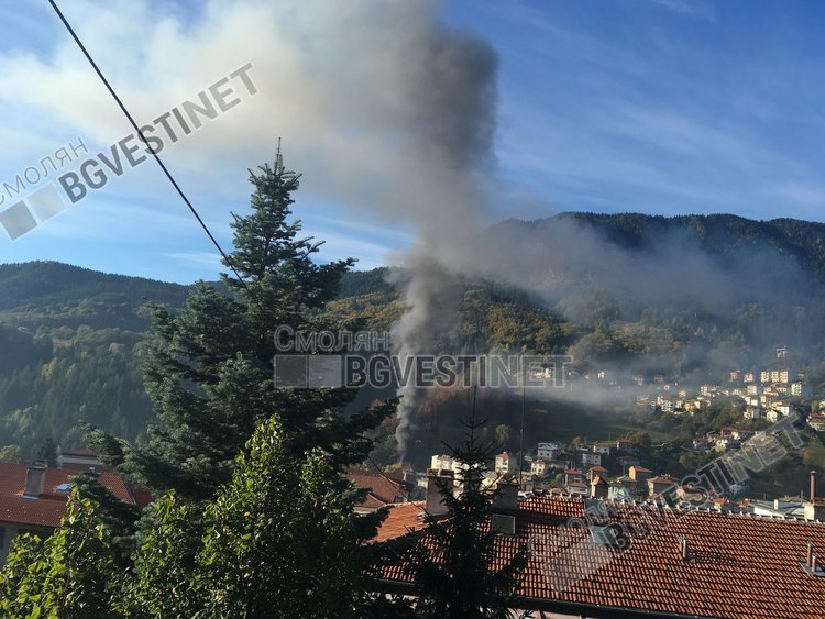 Пожар гори в магазин в Смолян 