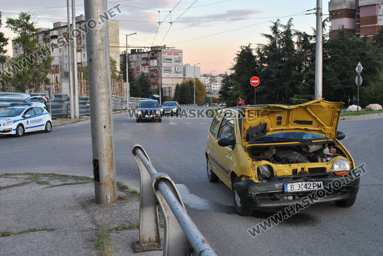 Варненско Рено засече пикап с торти
