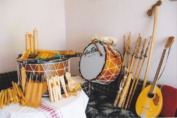 част от продукцията на производители на инструменти,които ще участват