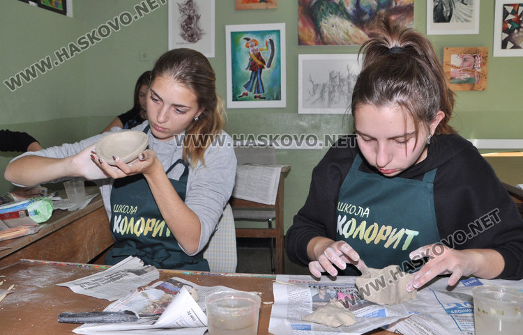 В школа „Колорит“ започнаха занимания с керамика, готвят изложба