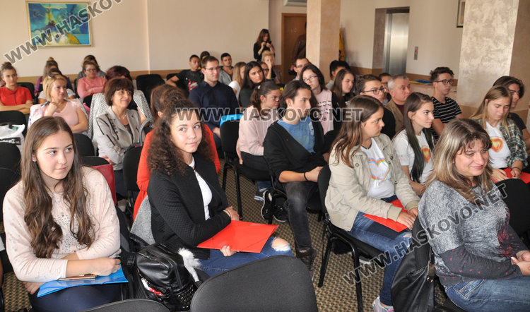 Тинейджърите искат нормално общуване и да бъдат ценени от противоположния пол