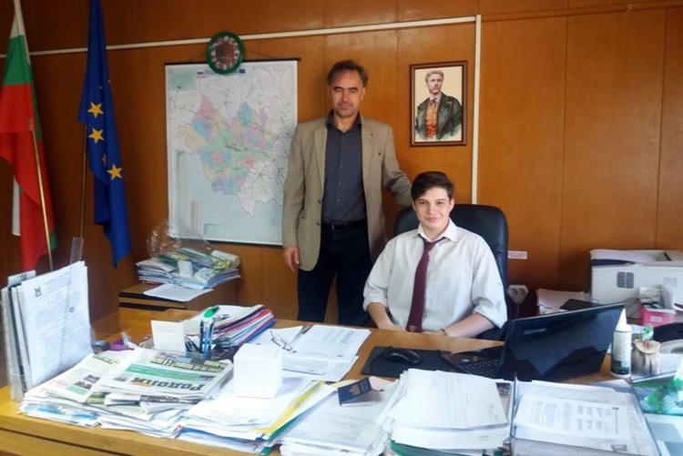  Иво Караасенов – 11 клас, ППМГ „Васил Левски” – секретар