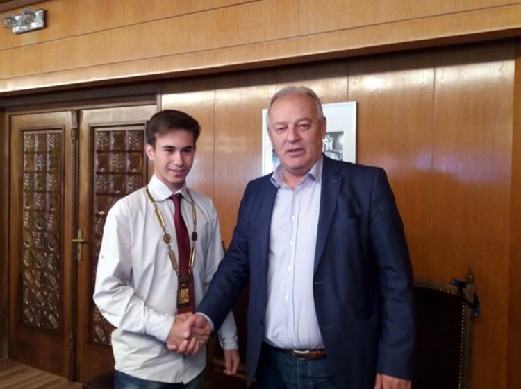 Иван Стоянов – 10 клас, ППМГ „Васил Левски”” – кмет