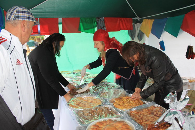 Жени ГЕРБ дариха пари за благотворителност, събрани от &bdquo;Бъдеще с традиции 2017&ldquo;