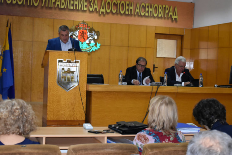 Публичното обсъждане на отчета на бюджет`2016 очаквано мина пред празна зала