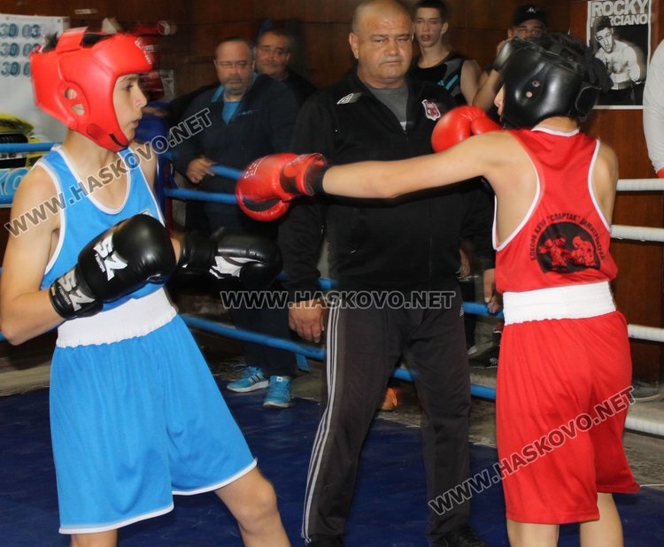 Достойно се представиха в държавното лично първенство по бокс за ученици възпитаниците на БК" Спартак", снимка -архив