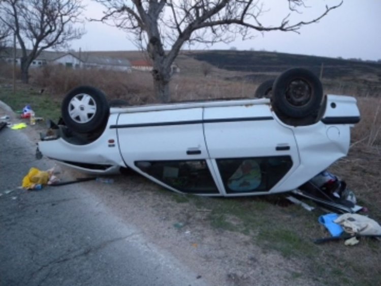 Трима пострадаха заради пиян джигит без книжка