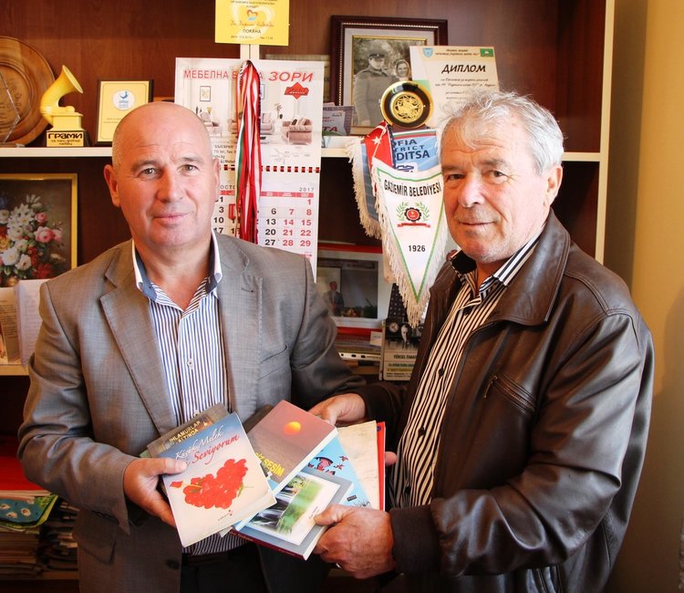 Поетът Рамазан Улусой дари турска литература на Ардинското читалище „Родопска искра“