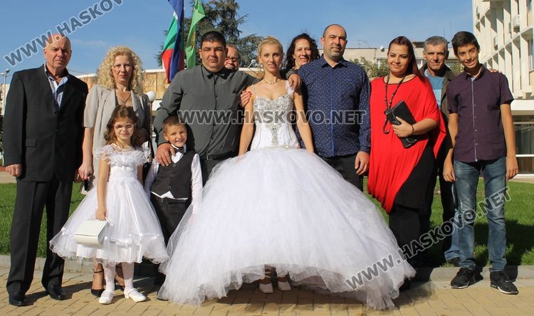 Влюбена двойка избра петък,13-ти за своя сватбен ден