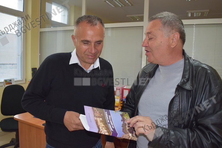 Книга за спомен