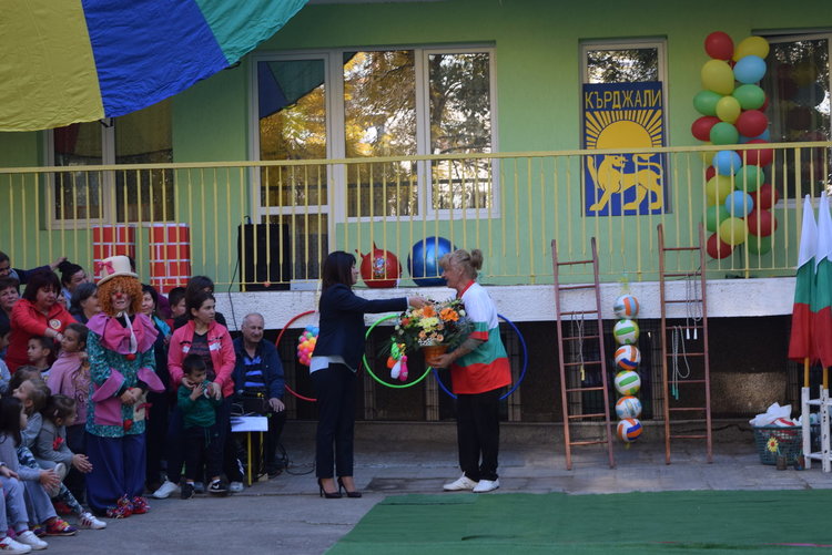 281 деца и техните родители събра спортен празник в детска градина „Райна Княгиня”