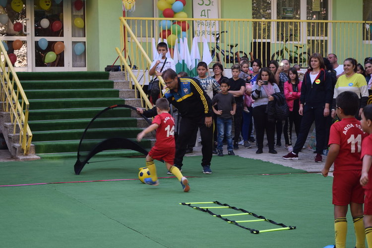 281 деца и техните родители събра спортен празник в детска градина „Райна Княгиня”