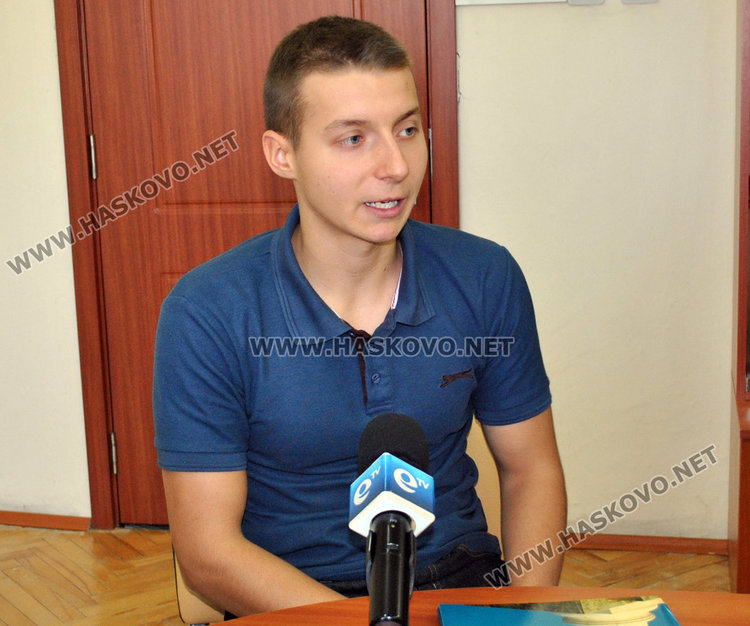 Кметът и шефове в общината с грамоти за добро представяне