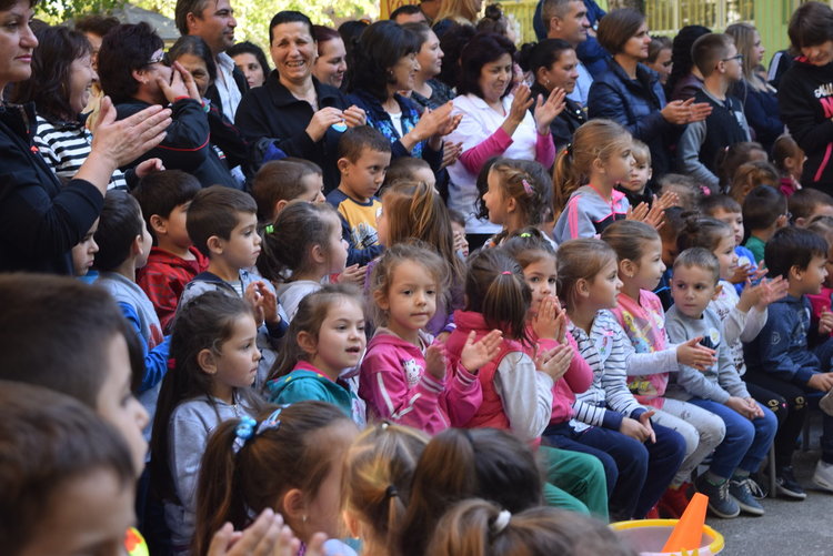 281 деца и техните родители събра спортен празник в детска градина „Райна Княгиня”