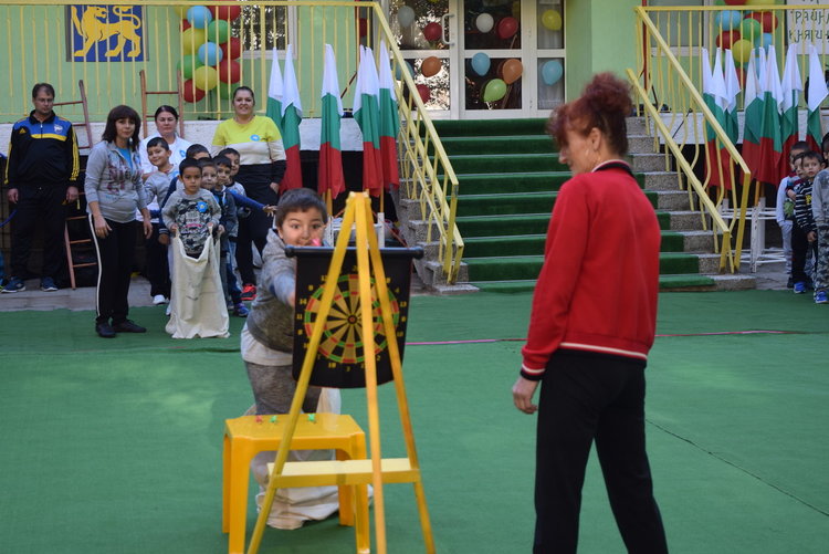 281 деца и техните родители събра спортен празник в детска градина „Райна Княгиня”