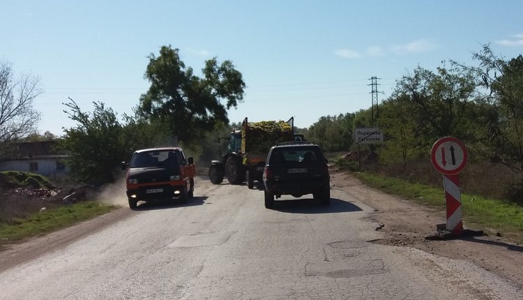В петък, 13-ти, започна ремонтът по пътя за Бяла река