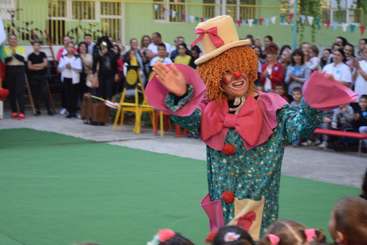 281 деца и техните родители събра спортен празник в детска градина „Райна Княгиня”