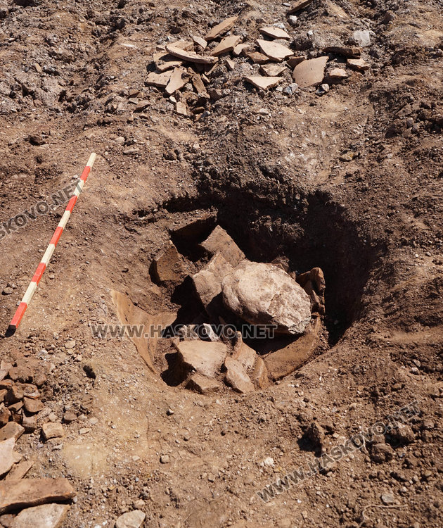 Разкриха селище на 1500 години в нива край Глухите камъни