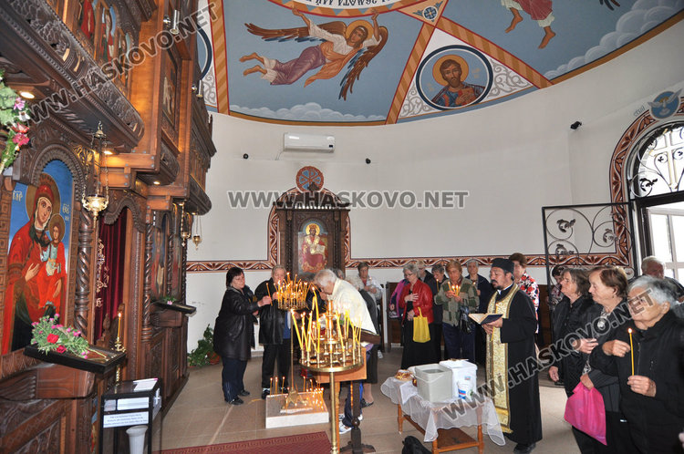 Храмовия си празник отбеляза днес и параклисът в кв. Македонски в Хасково