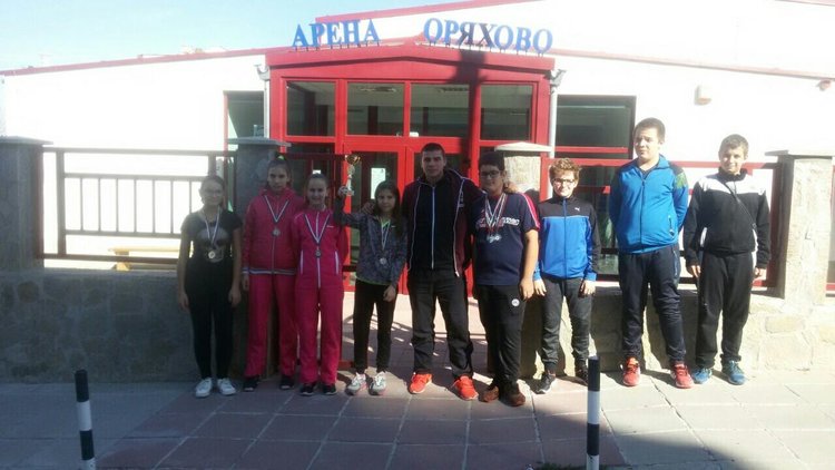 Момичета, родени през 2004 година станаха вицешампионки при 15-годишните бадминтонистки