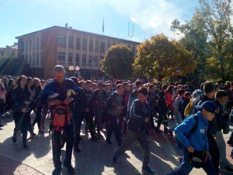 Над 400 души,основно деца, се включиха в похода за световния ден на ходенето