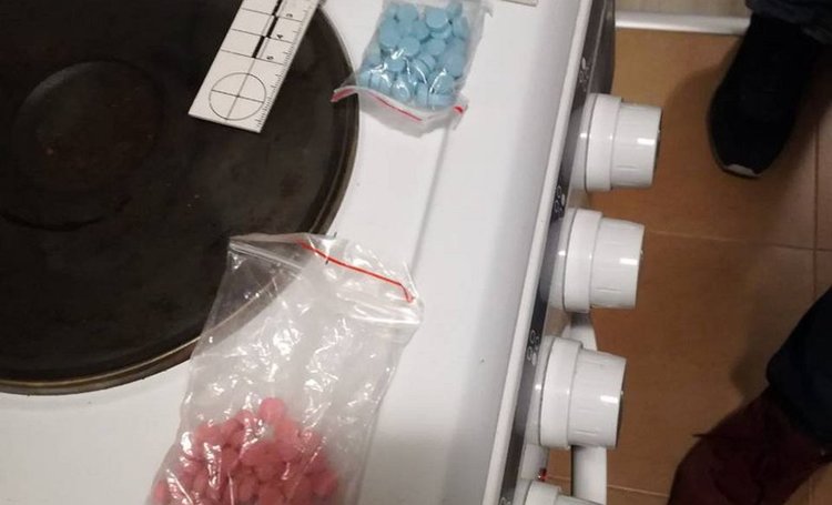 Решетки  за полицаи за разпространение на дрога и рекет