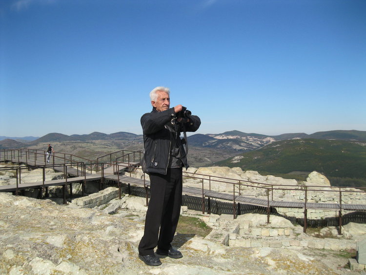 Незрящи смолянчани изкатериха Перперикон за Деня на Белия бастун