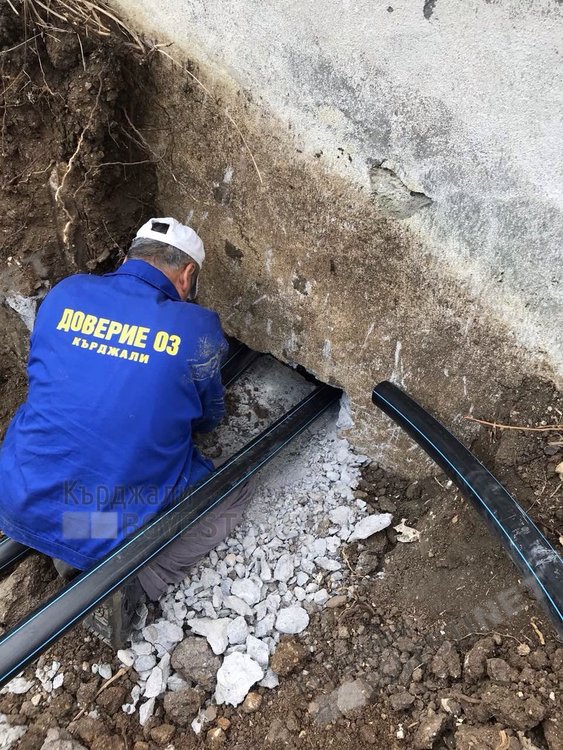 Родопчанин следва завета на дедите си, дарява водопровод на земляците си