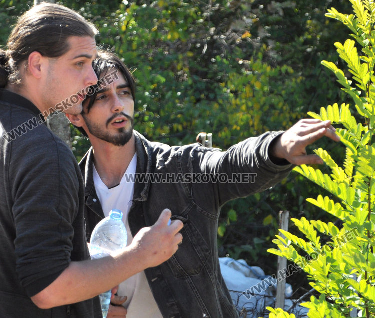 Англичанин изучава тайните на пчеларството в Хасково