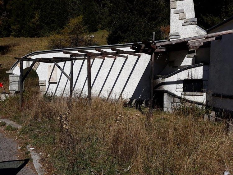 Снимките са от Михаил Василев, който ги публикува в социалната мрежа с апел това да спре