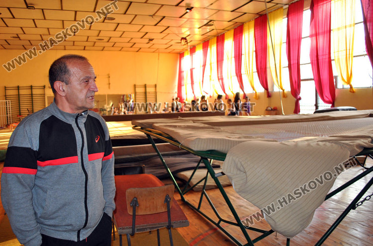 Куп медали за гимнастичките на „Юнак“, родители се жалваха от мизерната зала