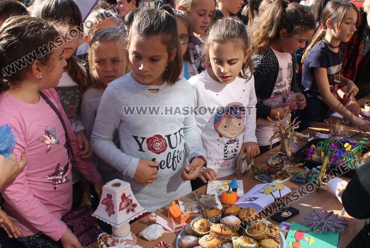 Славейковци набраха за лечението на Габи 7 011 лв.