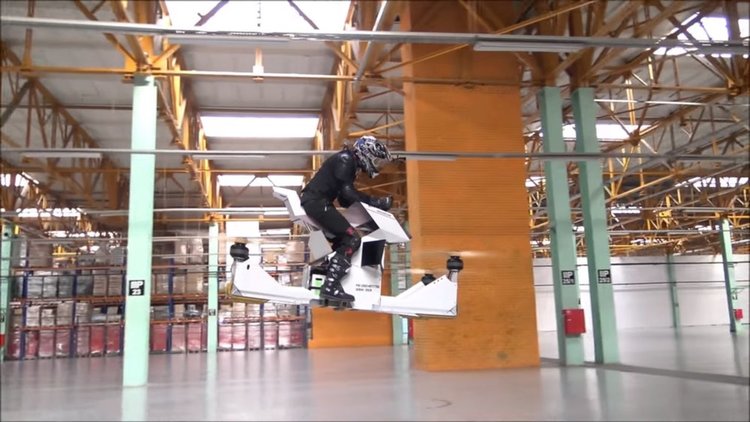 Дубайските полицаи яхват електрически ховърбайкове