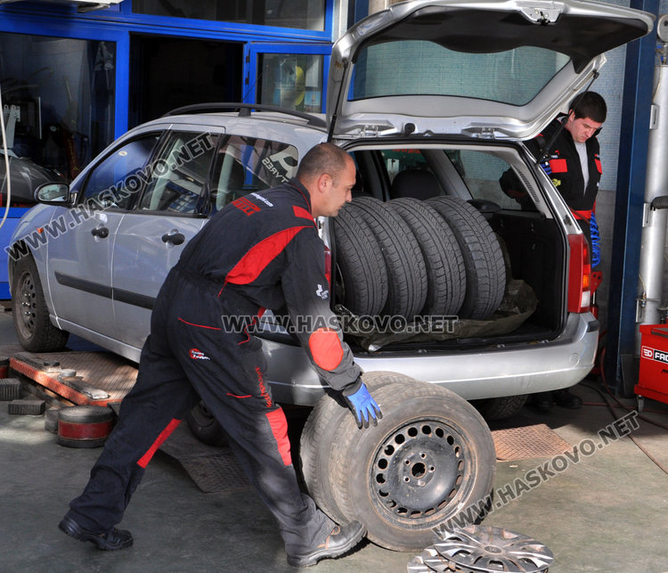 Хасковлии се втурнаха да слагат зимни гуми 