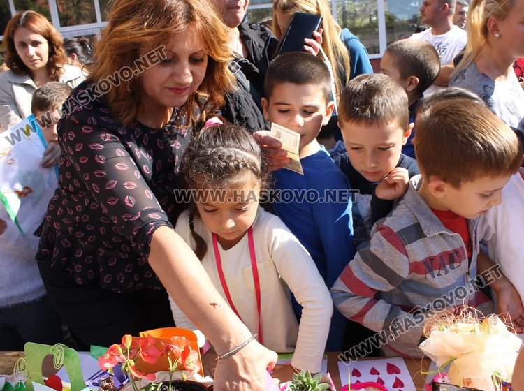 Славейковци набраха за лечението на Габи 7 011 лв.