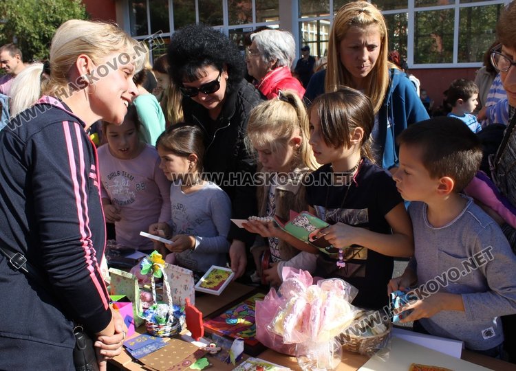 Славейковци набраха за лечението на Габи 7 011 лв.