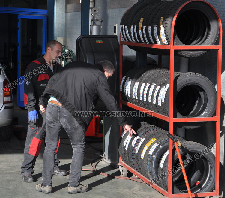 Хасковлии се втурнаха да слагат зимни гуми 